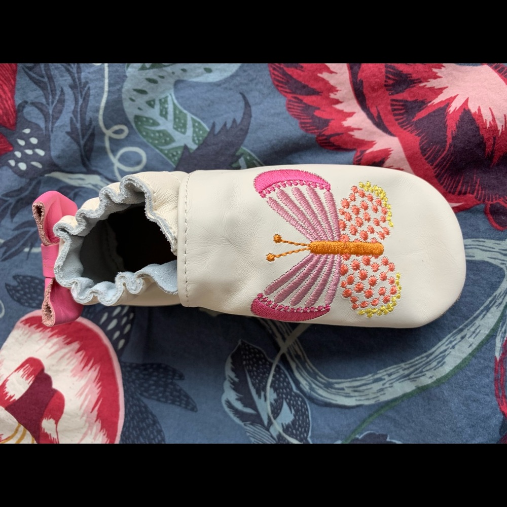 NWT robeez slippers